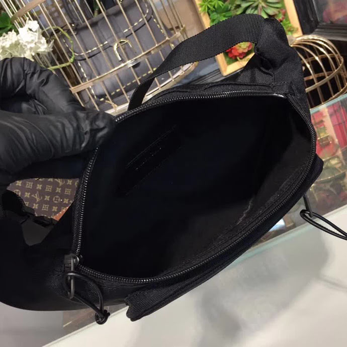 BALENCIAG巴黎世家 專櫃同步更新 帆布胸包腰包 簡約兩用包  BL1686